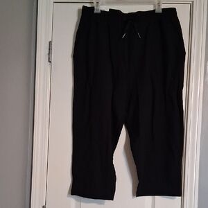 Women's Black And Green Capris Joggers